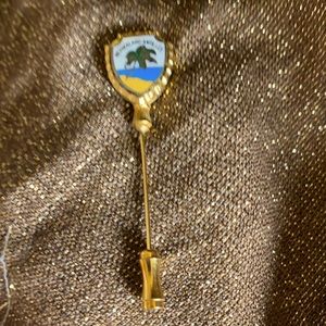 Vintage FORT gold tone Netherland Antilles stick pin